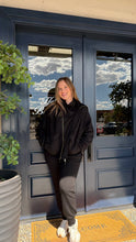 Load image into Gallery viewer, Varley Eleanor Patch Pocket Fleece- Black