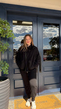 Load image into Gallery viewer, Varley Eleanor Patch Pocket Fleece- Black
