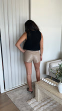 Load image into Gallery viewer, Black Sleveless Knit Top
