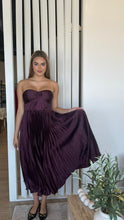Load image into Gallery viewer, ASTR The Label Ascella Dress- Wine
