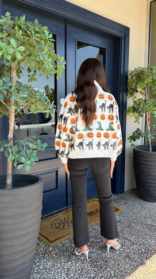 QUEEN OF SPARKLES LIGHT GREY WITCH HAT PUMPKIN AND CAT MOCKNECK SWEATSHIRT
