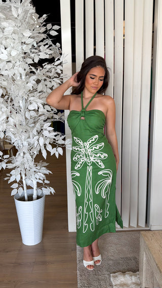farm rio green and white dress FARM RIO GREEN PALM TREE EMBROIDERY SLEEVELESS MIDI DRESS – Ella Blu Boutique