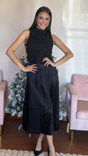 Load image into Gallery viewer, Black Pleated Midi Dress
