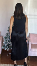 Load image into Gallery viewer, Black Pleated Midi Dress
