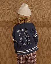 Load image into Gallery viewer, RYLEE + CRU CAMDEN LONG SLEEVE TEE-NAVY
